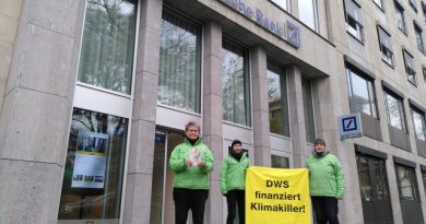 Protest gegen Greenwashing der DWS
